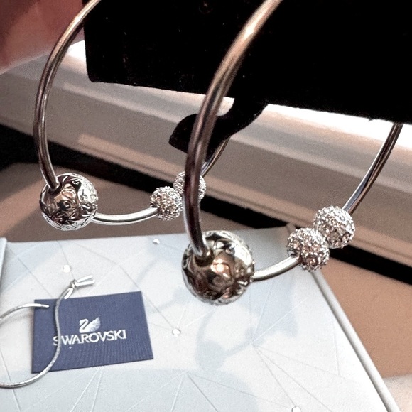 ✨ Stunning Timeless Vintage Swarovski Large Silver and Pave Crystal Hoop Earring - Picture 6 of 14